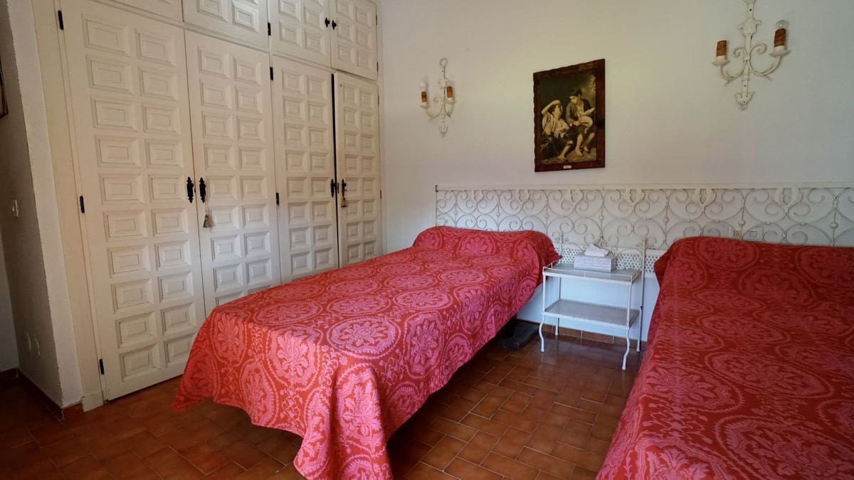 Chalet de 3 habitaciones en El Paraiso en venta - 1.375.000 € (Ref: 9510346)