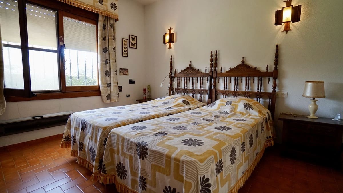 Chalet de 3 habitaciones en El Paraiso en venta - 1.375.000 € (Ref: 9510346)