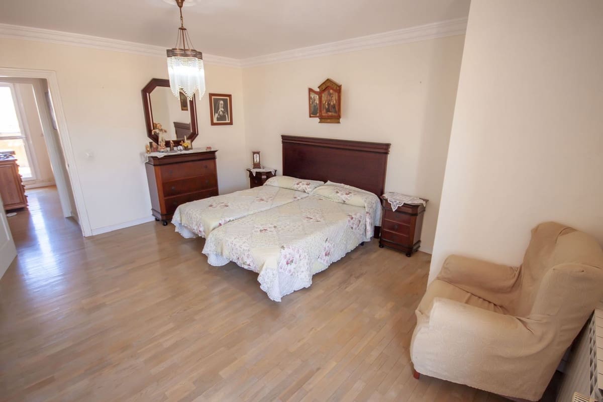 3 Zimmer Wohnung zu verkaufen in Estepona mit Garage - 639.000 € (Ref: 9510350)