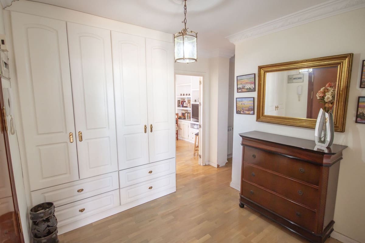 3 Zimmer Wohnung zu verkaufen in Estepona mit Garage - 639.000 € (Ref: 9510350)