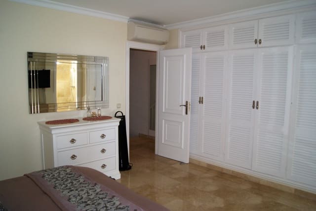 Chalet de 3 habitaciones en El Paraiso, Estepona en venta con piscina garaje - 595.000 € (Ref: 9510352)