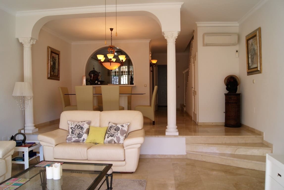 Chalet de 3 habitaciones en El Paraiso en venta con piscina garaje - 595.000 € (Ref: 9510352)