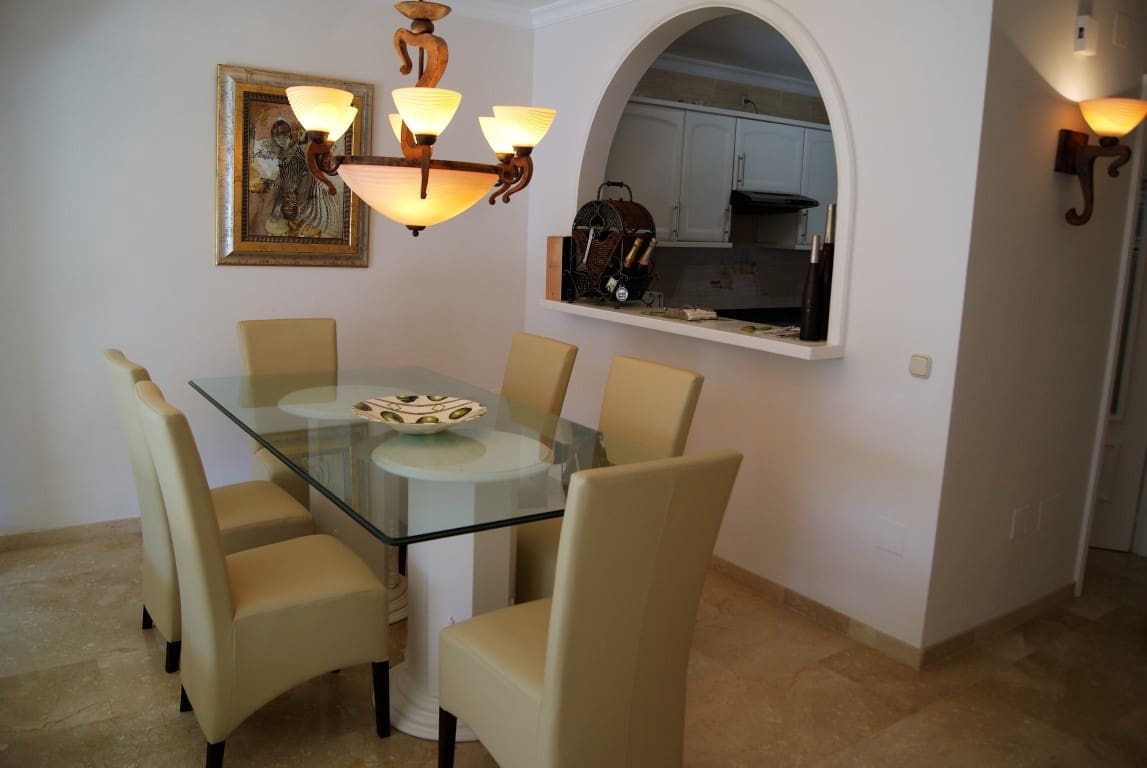 Chalet de 3 habitaciones en El Paraiso en venta con piscina garaje - 595.000 € (Ref: 9510352)