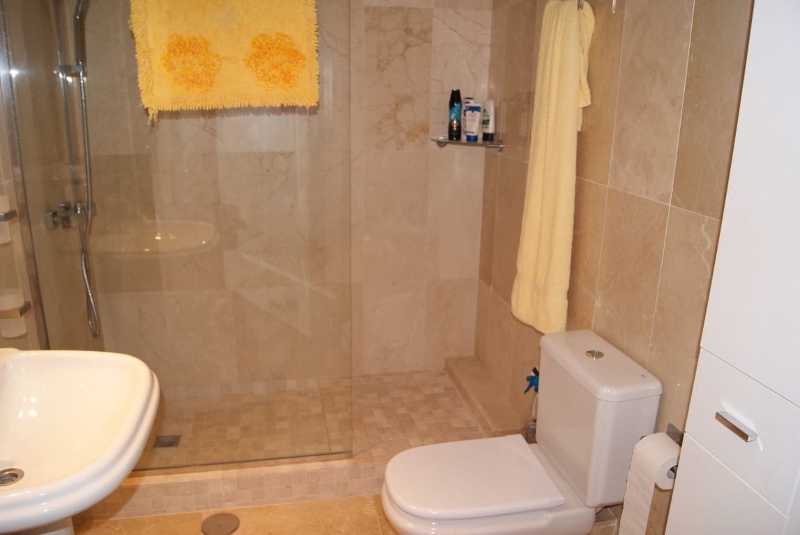 Chalet de 3 habitaciones en El Paraiso en venta con piscina garaje - 595.000 € (Ref: 9510352)