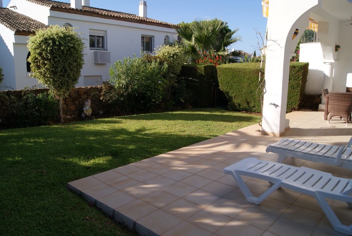 Chalet de 3 habitaciones en El Paraiso en venta con piscina garaje - 595.000 € (Ref: 9510352)