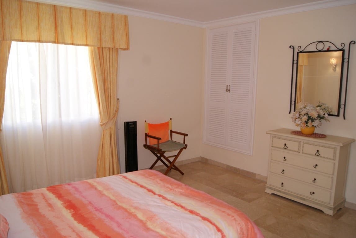 Chalet de 3 habitaciones en El Paraiso en venta con piscina garaje - 595.000 € (Ref: 9510352)