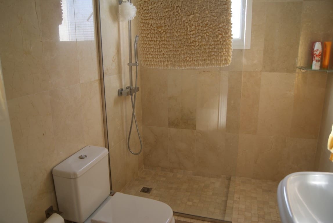 Chalet de 3 habitaciones en El Paraiso en venta con piscina garaje - 595.000 € (Ref: 9510352)