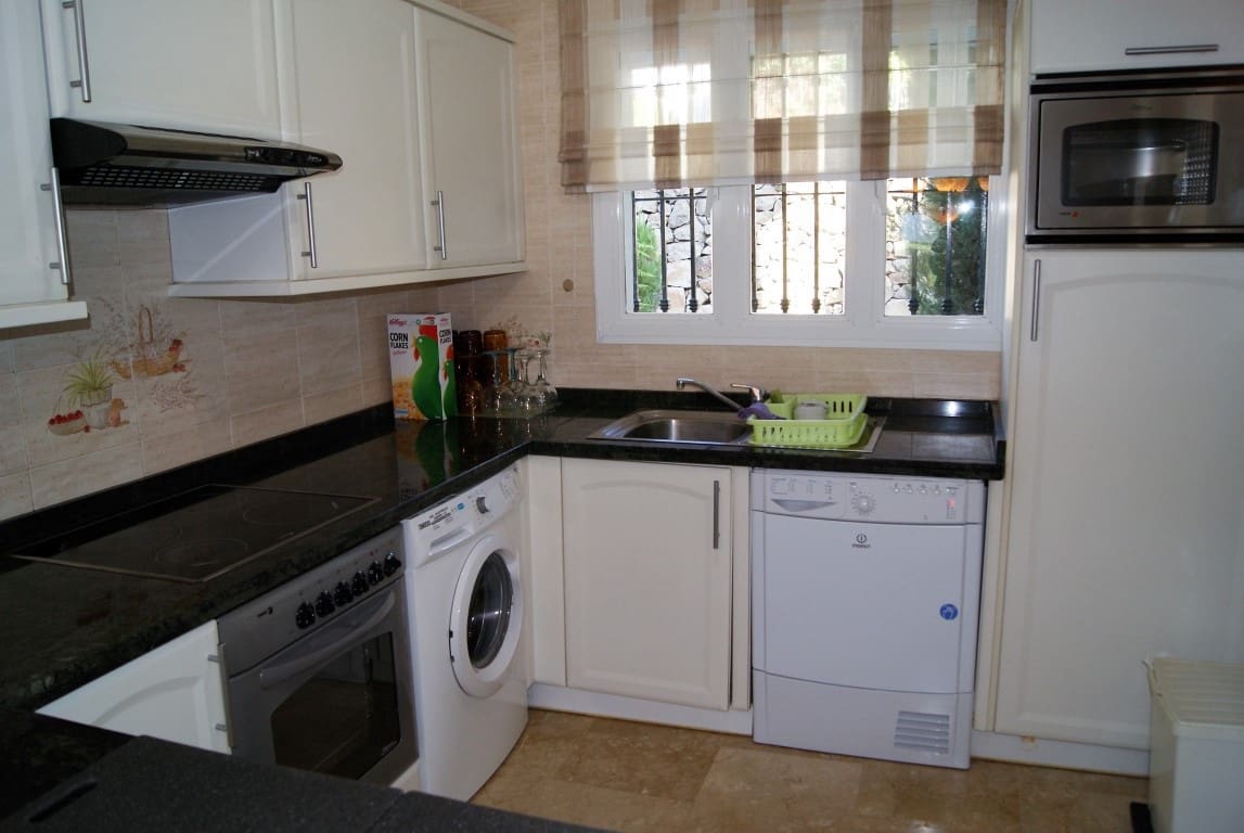 Chalet de 3 habitaciones en El Paraiso en venta con piscina garaje - 595.000 € (Ref: 9510352)