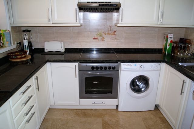 Chalet de 3 habitaciones en El Paraiso, Estepona en venta con piscina garaje - 595.000 € (Ref: 9510352)