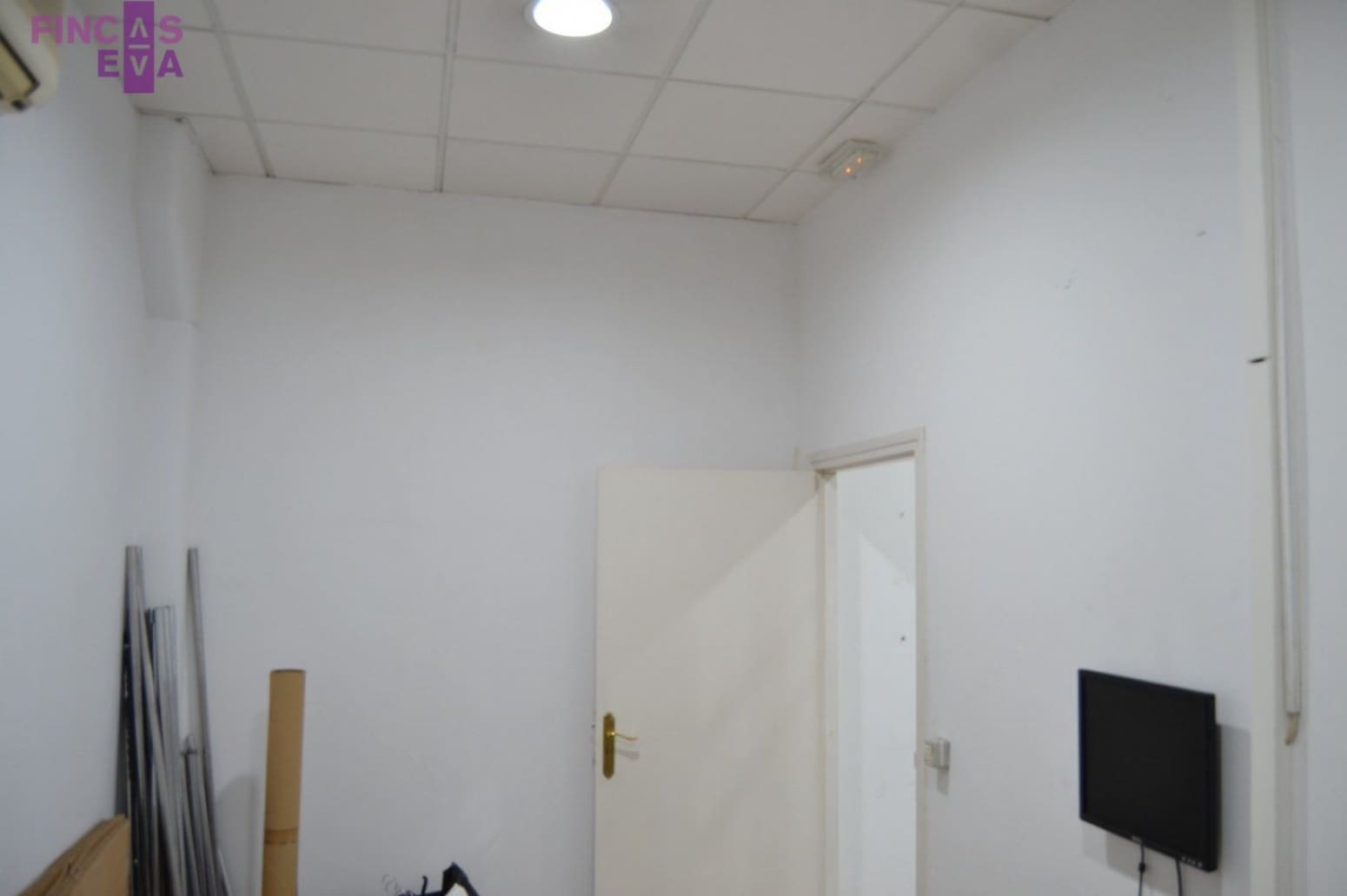 Commercial for rent in Badalona - € 2,700 (Ref: 9511325)