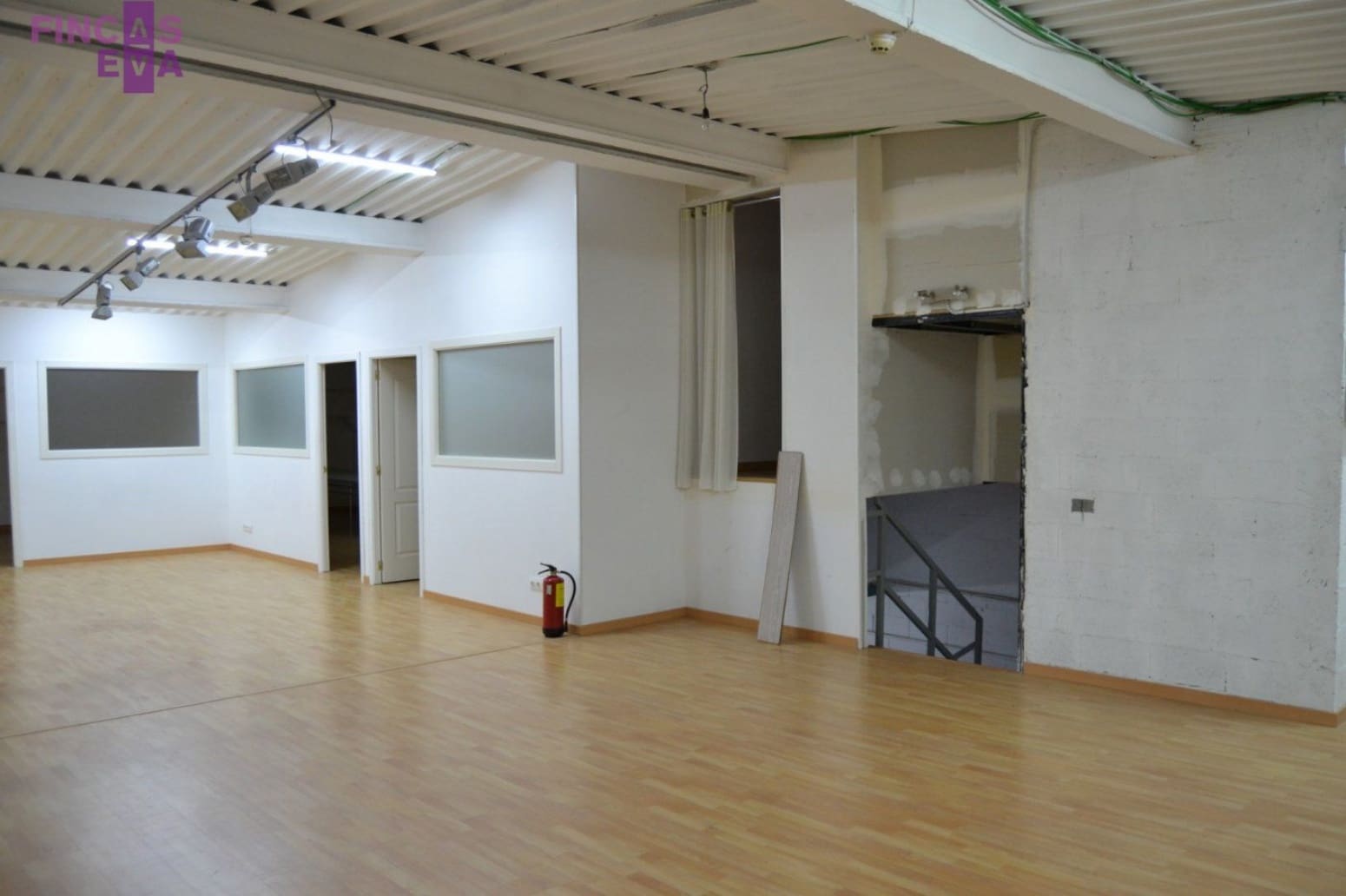 Commercial for rent in Badalona - € 2,700 (Ref: 9511325)