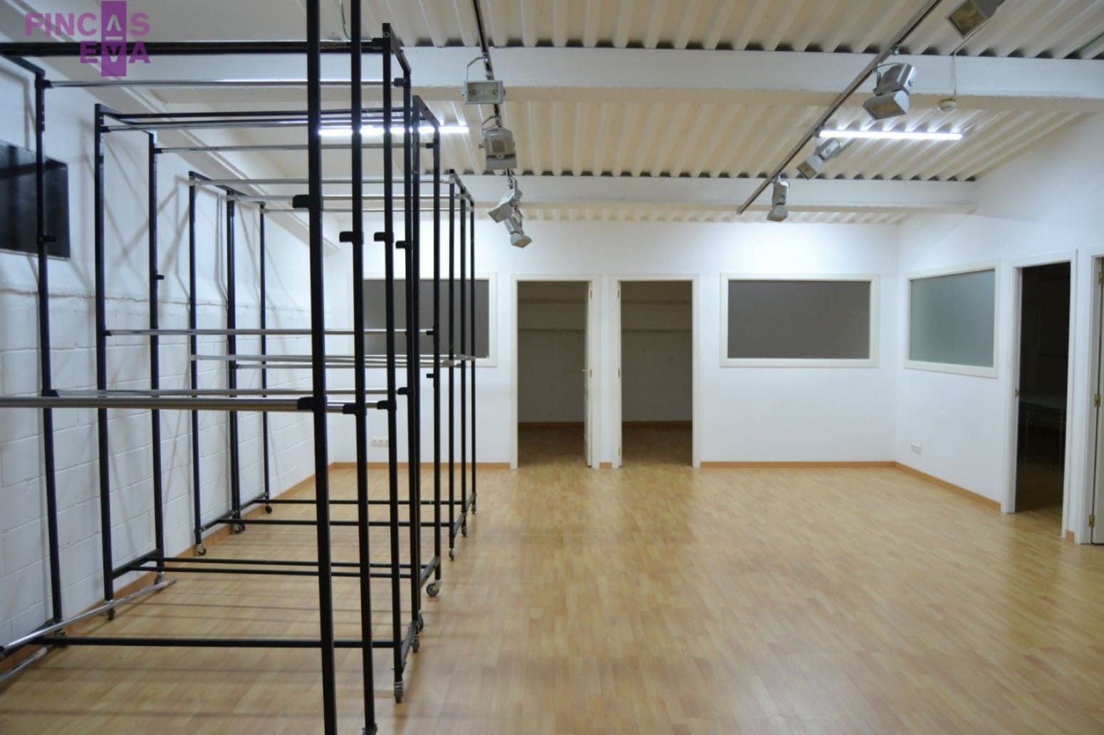 Commercial for rent in Badalona - € 2,700 (Ref: 9511325)