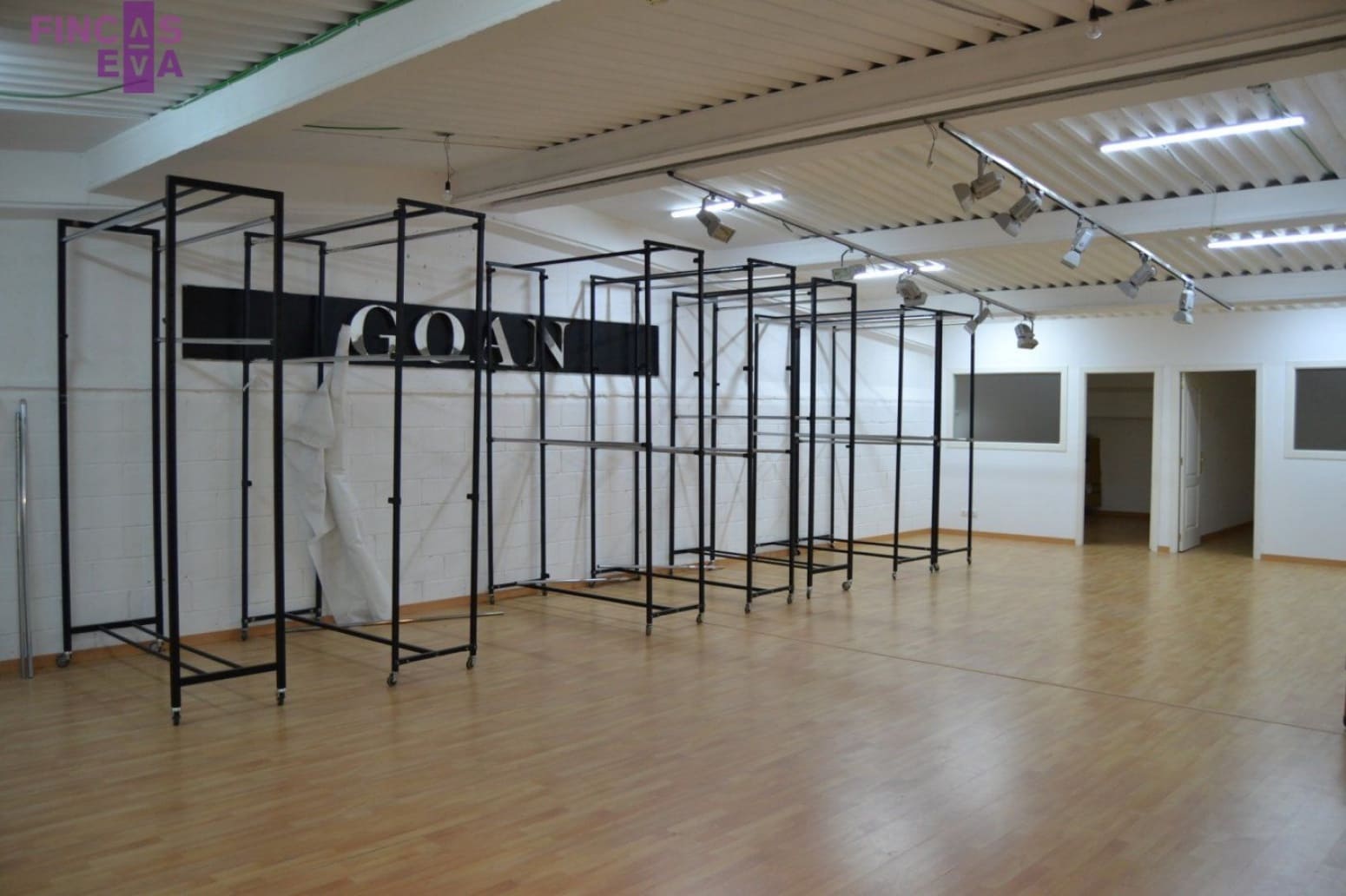 Commercial for rent in Badalona - € 2,700 (Ref: 9511325)