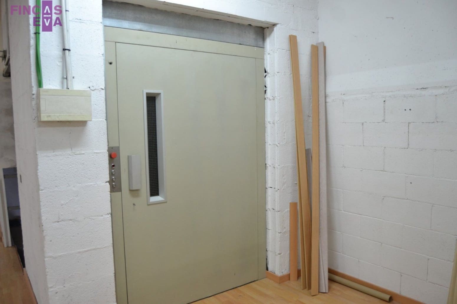 Commercial for rent in Badalona - € 2,700 (Ref: 9511325)