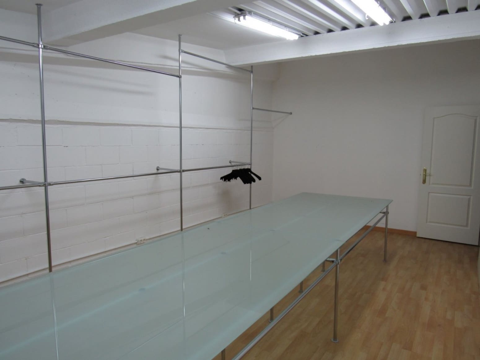 Commercial for rent in Badalona - € 2,700 (Ref: 9511325)