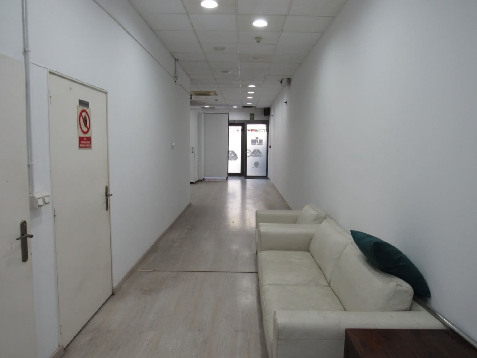 Commercial for rent in Badalona - € 2,700 (Ref: 9511325)