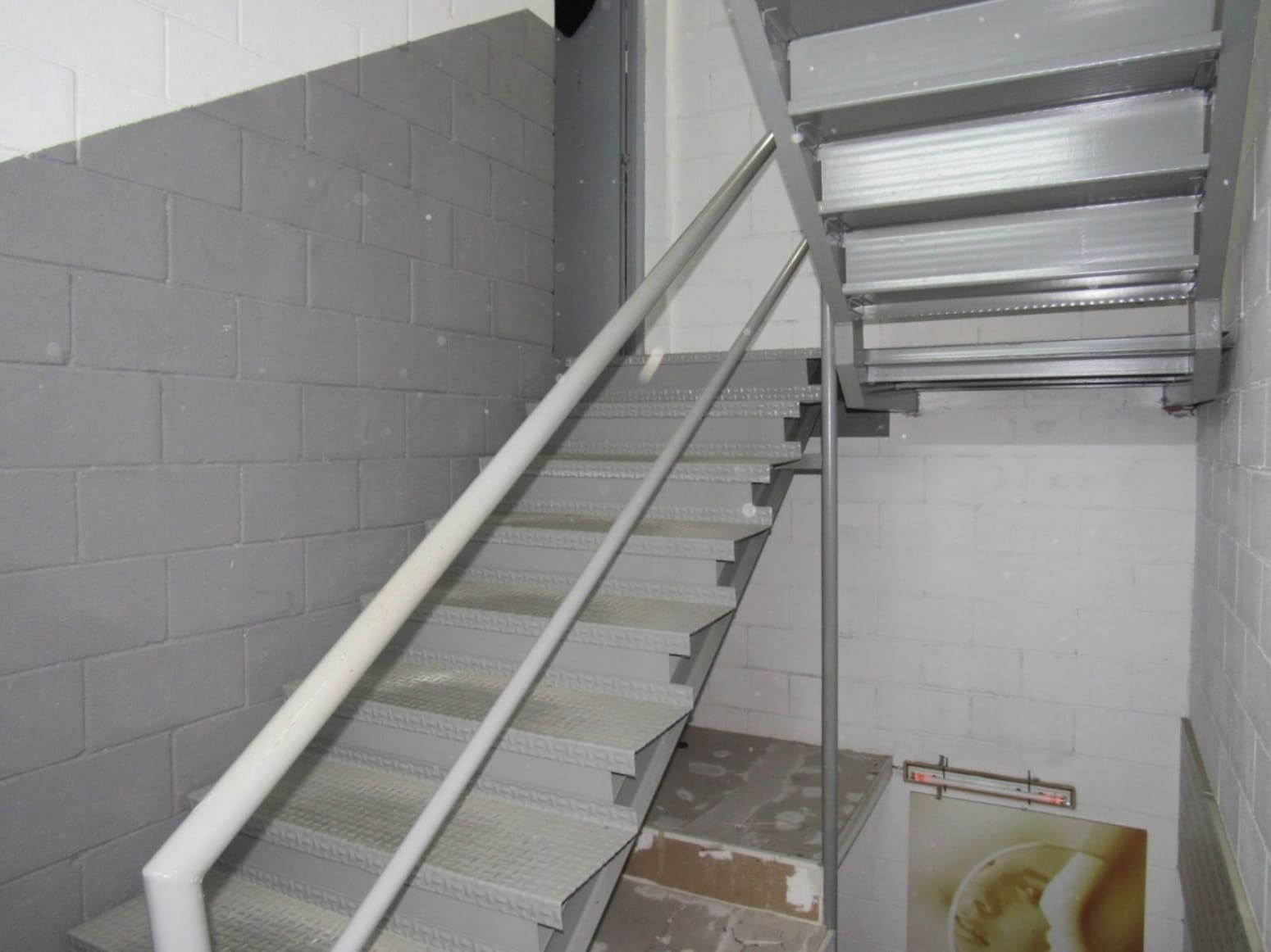 Commercial for rent in Badalona - € 2,700 (Ref: 9511325)