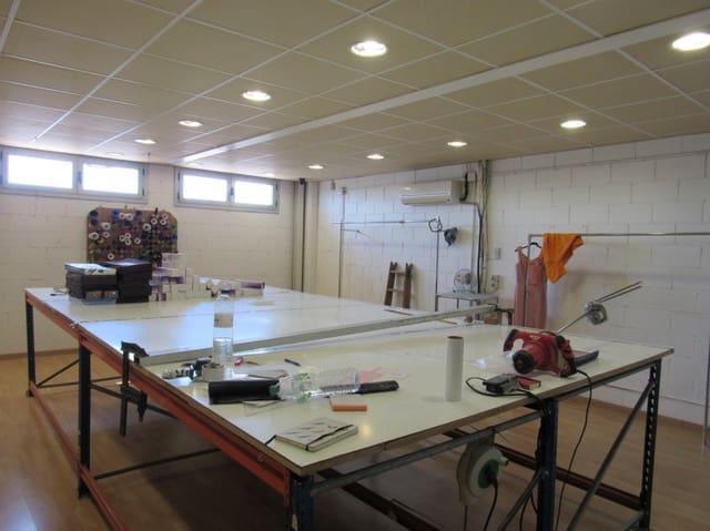 Gewerbe zu vermieten in Badalona - 2.700 € (Ref: 9511325)