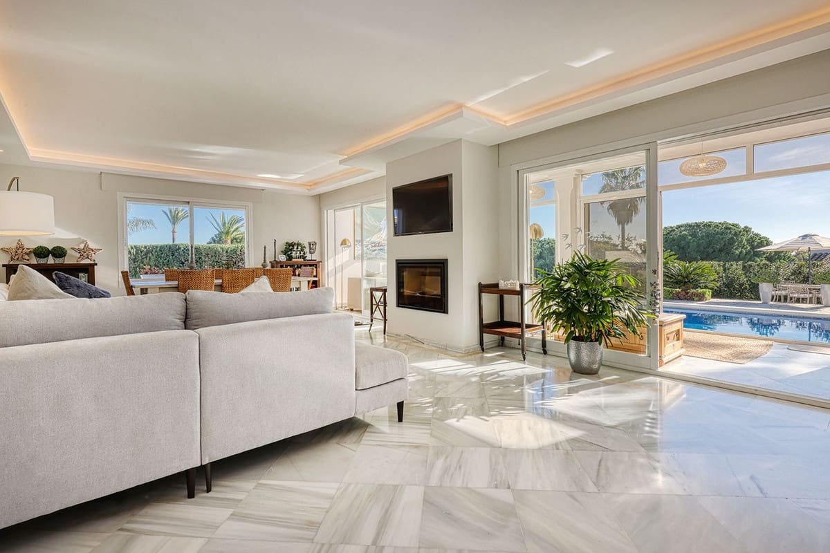 Chalet de 4 habitaciones en Mijas en venta con piscina garaje - 1.275.000 € (Ref: 9521667)