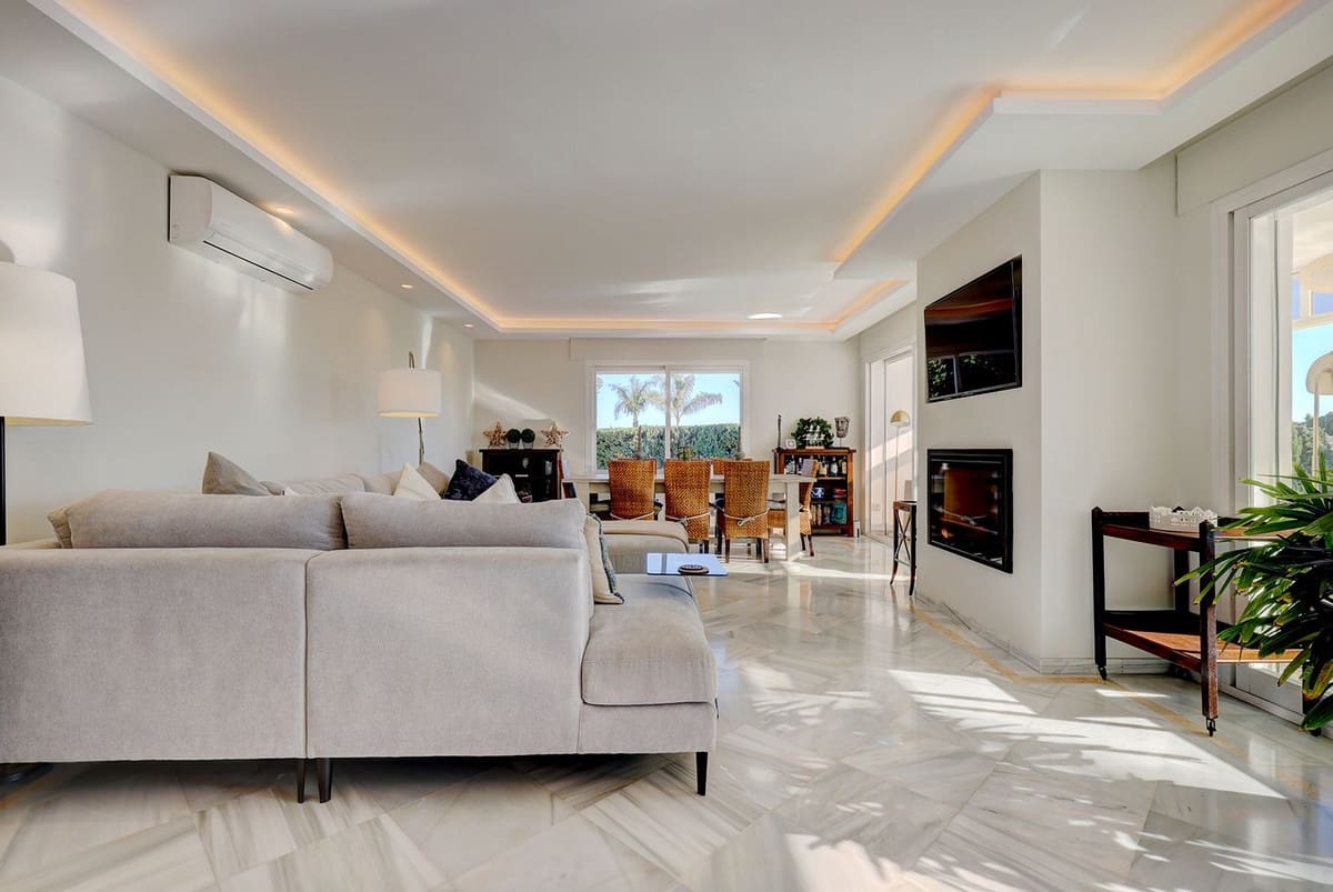 Chalet de 4 habitaciones en Mijas en venta con piscina garaje - 1.275.000 € (Ref: 9521667)