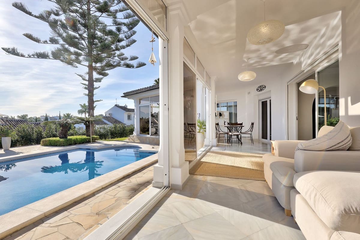 Chalet de 4 habitaciones en Mijas en venta con piscina garaje - 1.275.000 € (Ref: 9521667)