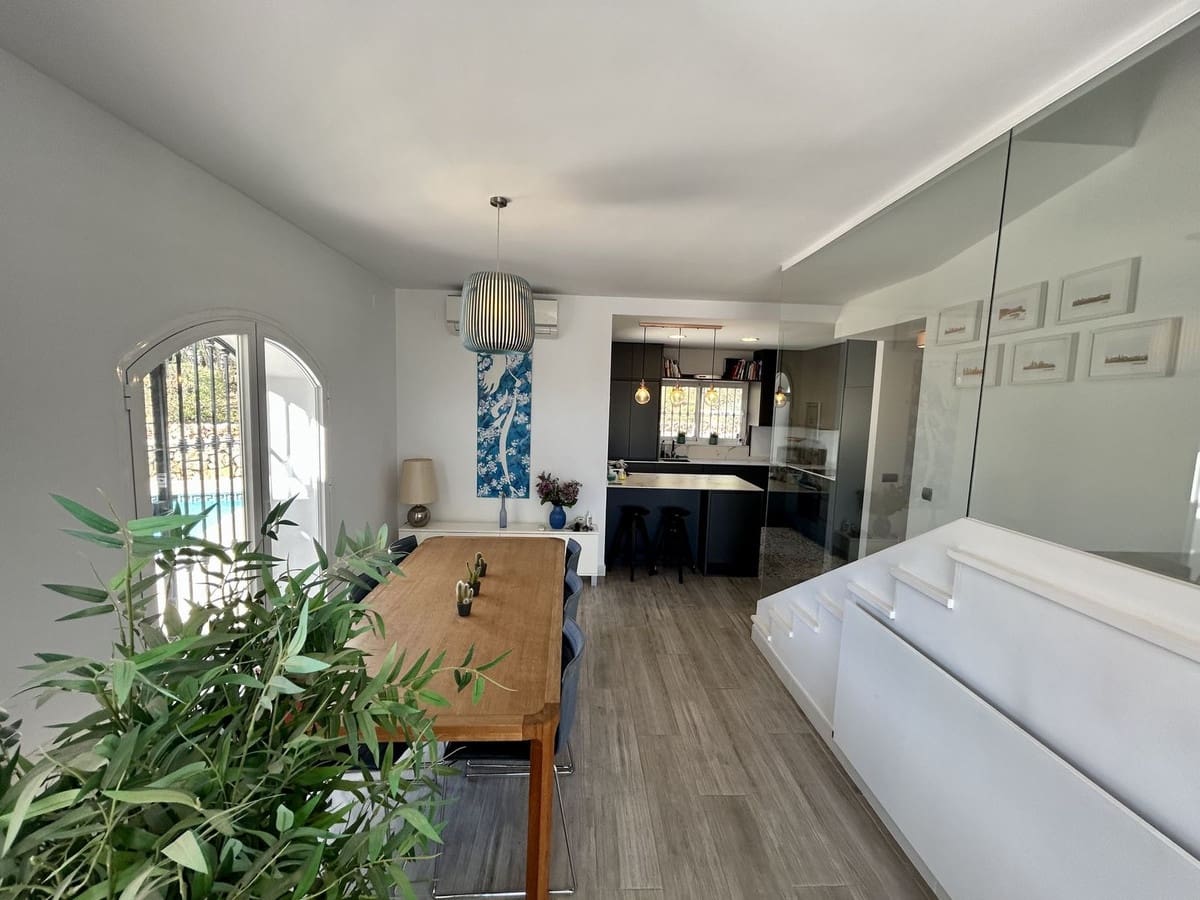 5 sovrum Villa till salu i Marbella med pool garage - 1 499 000 € (Ref: 9521669)