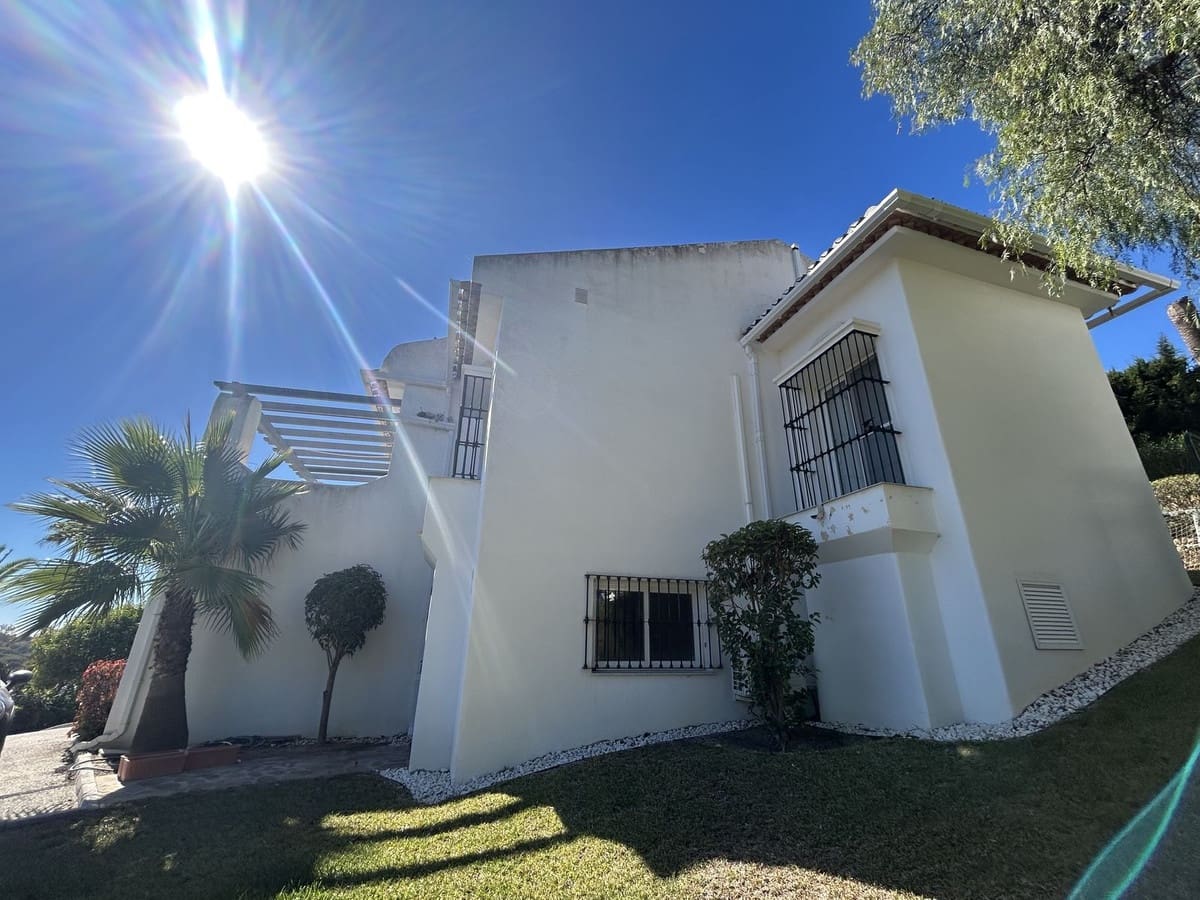 5 sovrum Villa till salu i Marbella med pool garage - 1 499 000 € (Ref: 9521669)