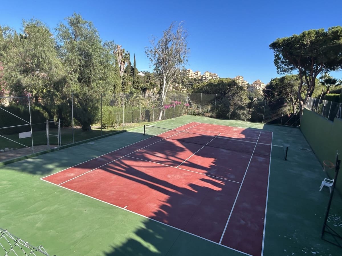 5 sovrum Villa till salu i Marbella med pool garage - 1 499 000 € (Ref: 9521669)