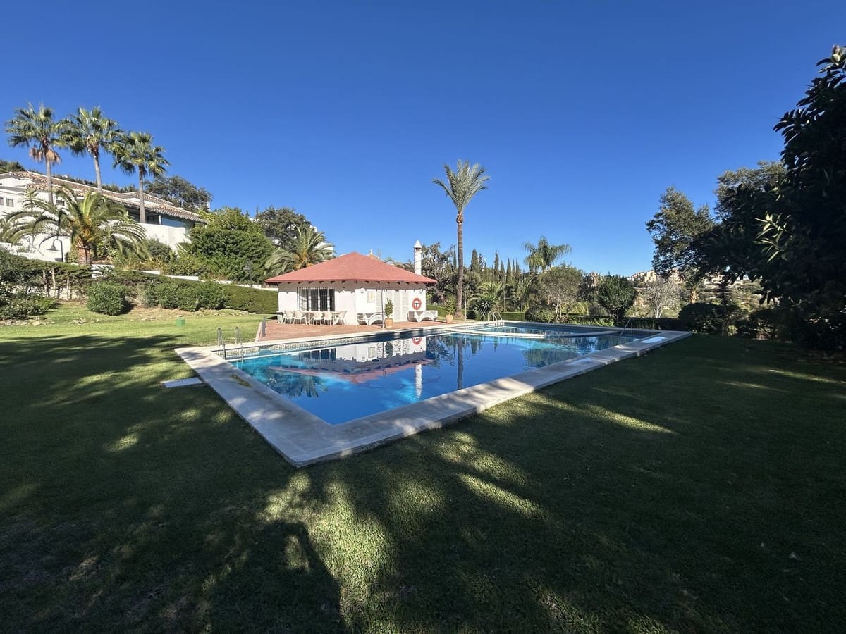 5 sovrum Villa till salu i Marbella med pool garage - 1 499 000 € (Ref: 9521669)