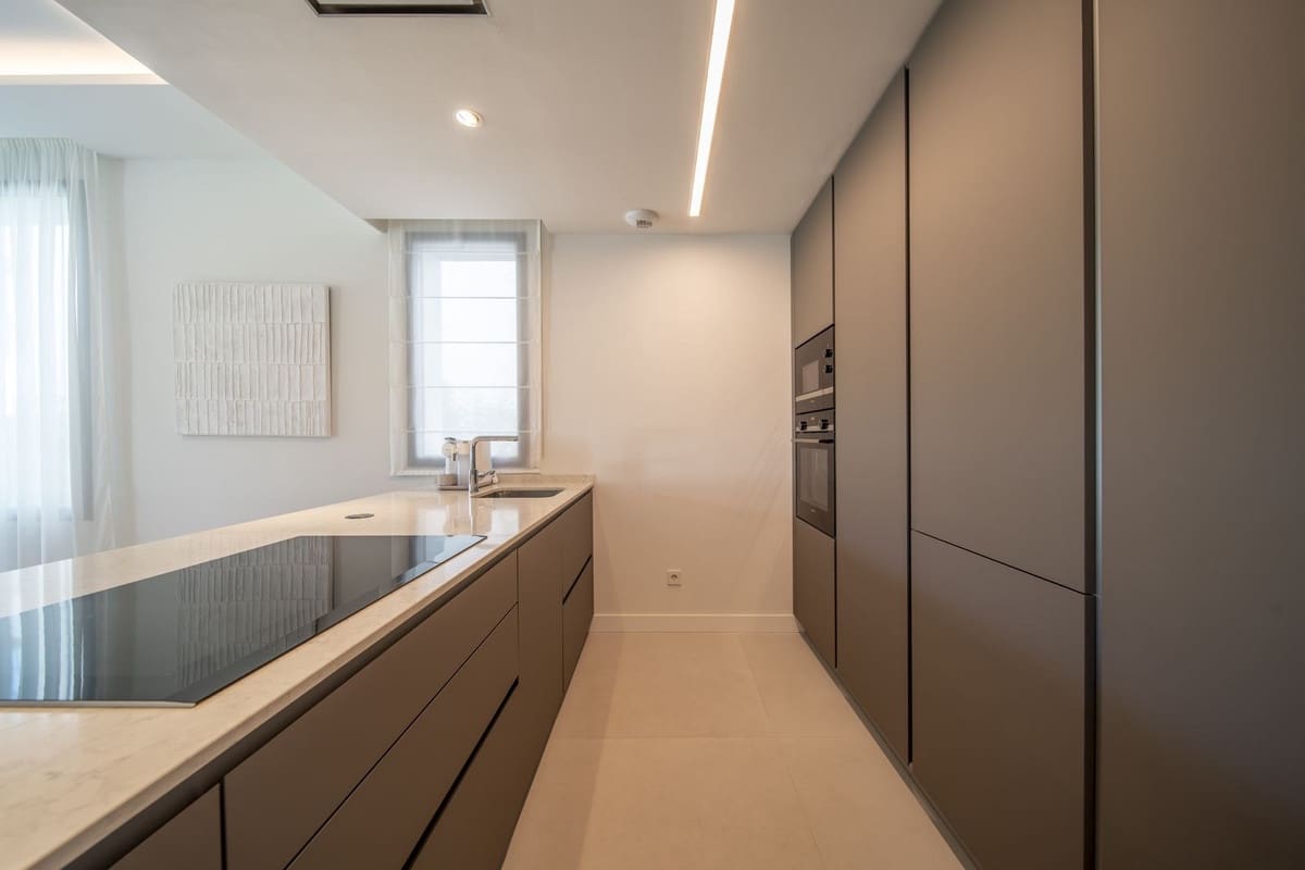 4 sypialnia Willa na sprzedaż w Marbella z basenem garażem - 2 450 000 € (Ref: 9521670)