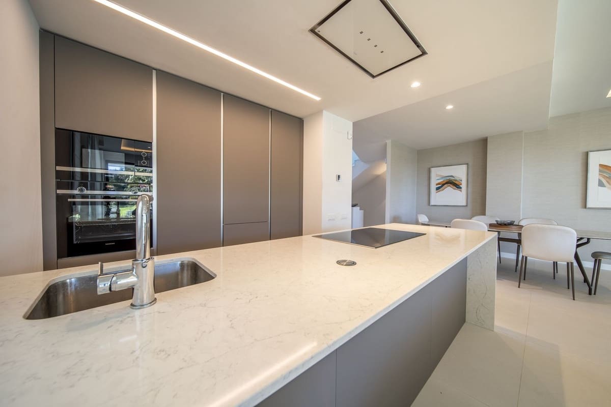 4 sypialnia Willa na sprzedaż w Marbella z basenem garażem - 2 450 000 € (Ref: 9521670)