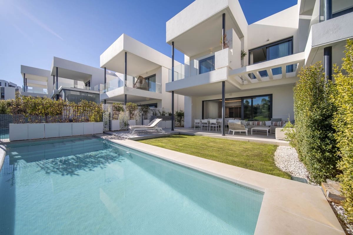 4 sypialnia Willa na sprzedaż w Marbella z basenem garażem - 2 450 000 € (Ref: 9521670)