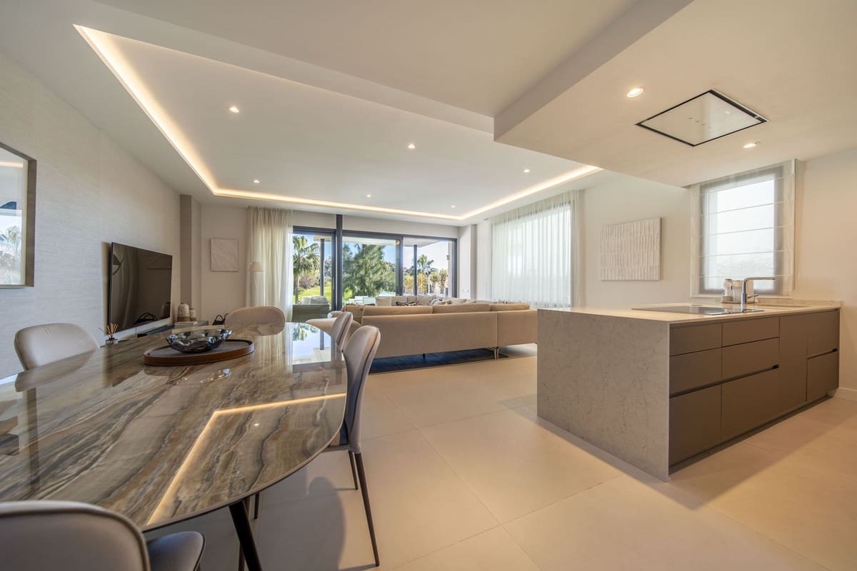 4 sypialnia Willa na sprzedaż w Marbella z basenem garażem - 2 450 000 € (Ref: 9521670)