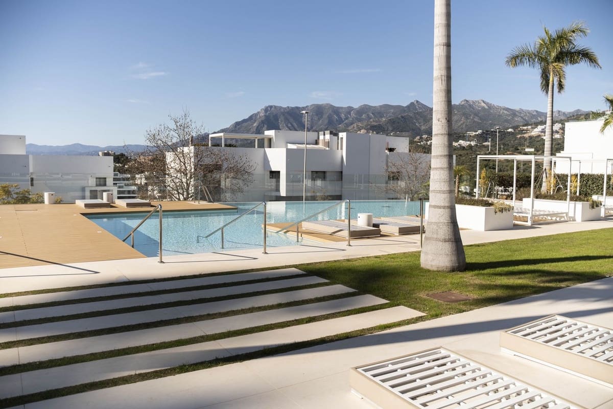 4 sypialnia Willa na sprzedaż w Marbella z basenem garażem - 2 450 000 € (Ref: 9521670)