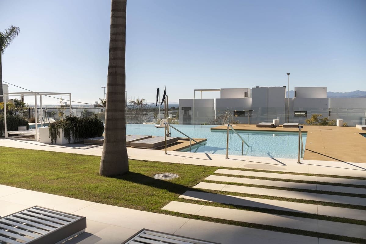 4 sypialnia Willa na sprzedaż w Marbella z basenem garażem - 2 450 000 € (Ref: 9521670)