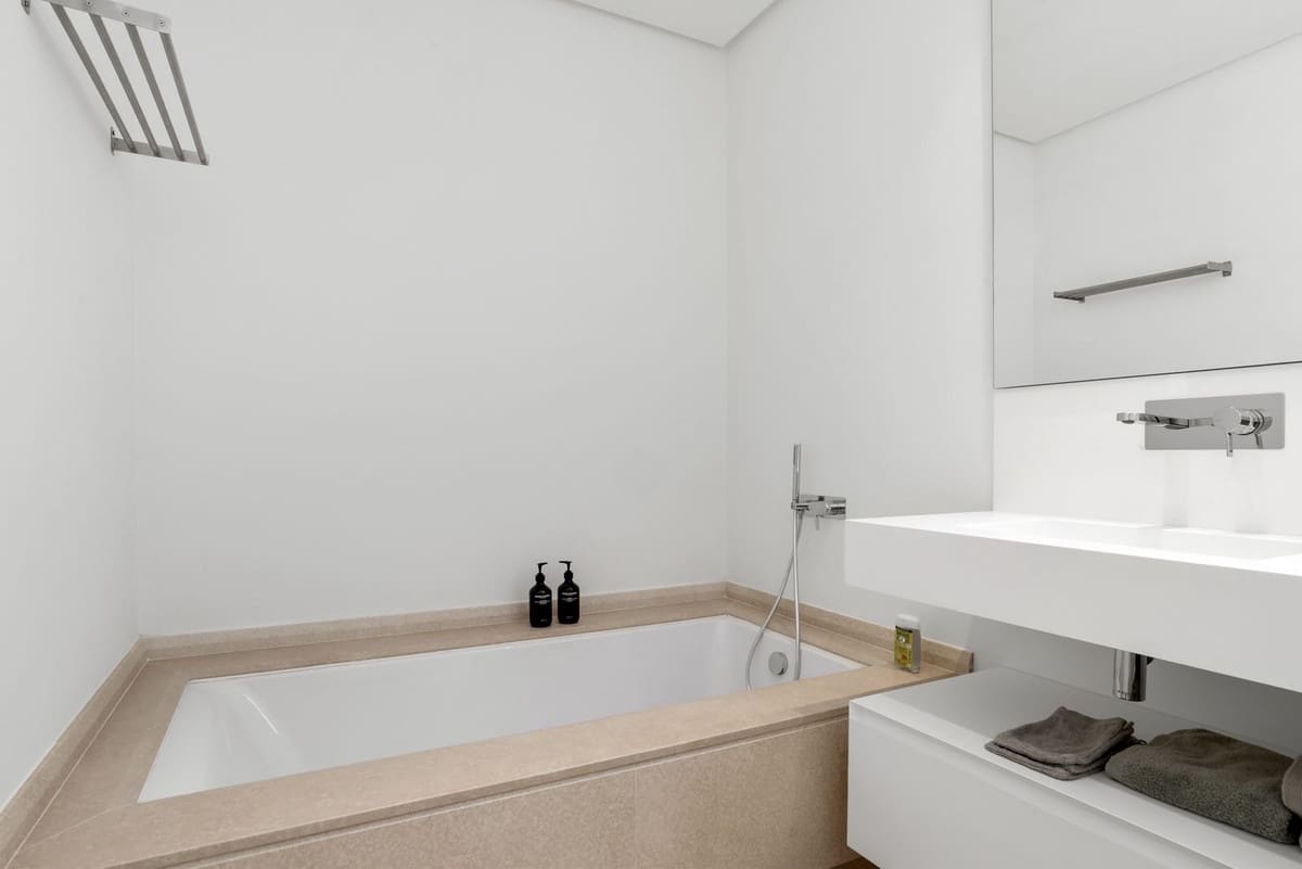 Piso de 3 habitaciones en Benahavís en venta con piscina - 1.150.000 € (Ref: 9521672)