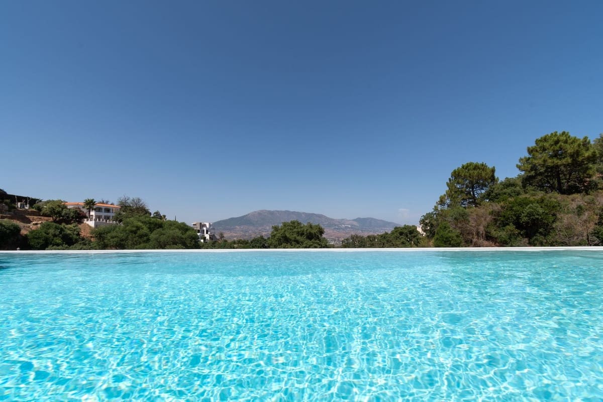 3 makuuhuone Huvila myytävänä paikassa Ojen mukana uima-altaan - 2 400 000 € (Ref: 9521959)