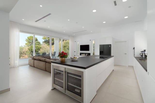 3 makuuhuone Huvila myytävänä paikassa Ojen mukana uima-altaan - 2 400 000 € (Ref: 9521959)