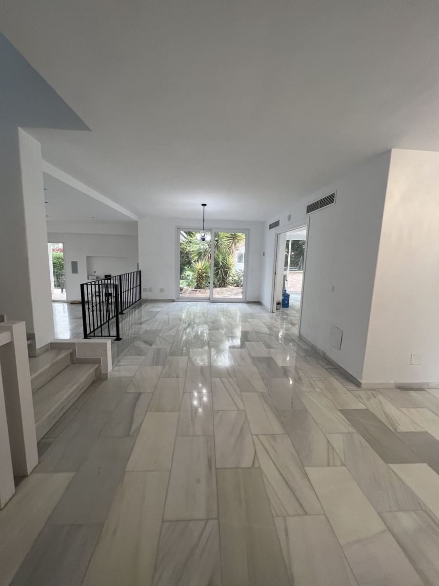 Chalet de 5 habitaciones en Marbella en venta con piscina - 3.100.000 € (Ref: 9521962)