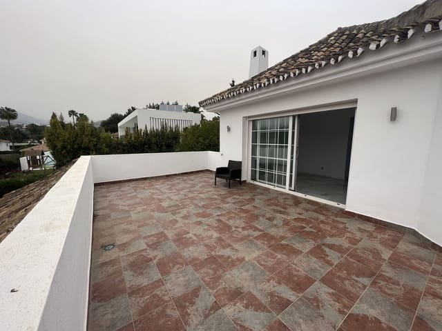 Chalet de 5 habitaciones en Las Brisas, Marbella en venta con piscina - 3.100.000 € (Ref: 9521962)