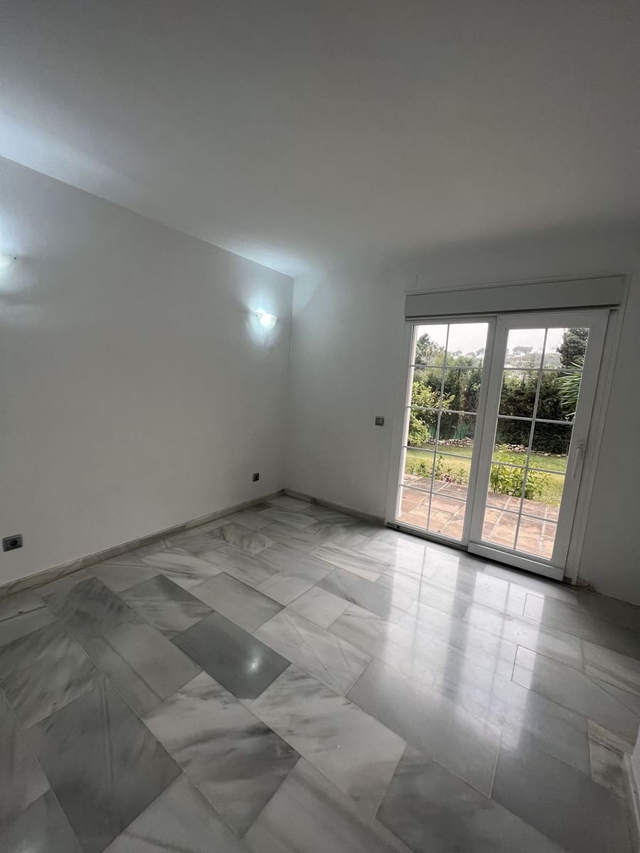 Chalet de 5 habitaciones en Marbella en venta con piscina - 3.100.000 € (Ref: 9521962)