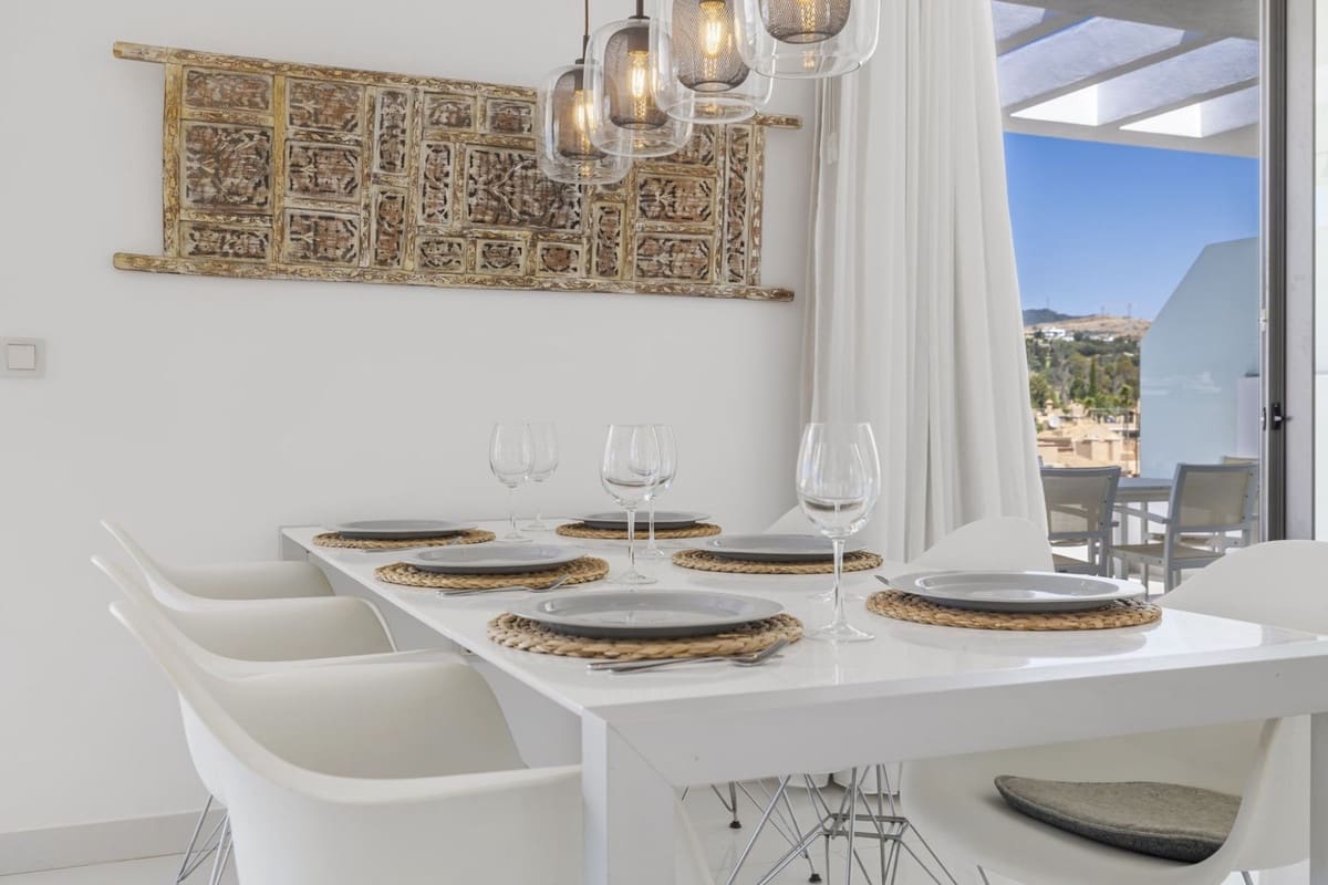 Piso de 3 habitaciones en Benahavís en venta con piscina garaje - 1.050.000 € (Ref: 9523072)