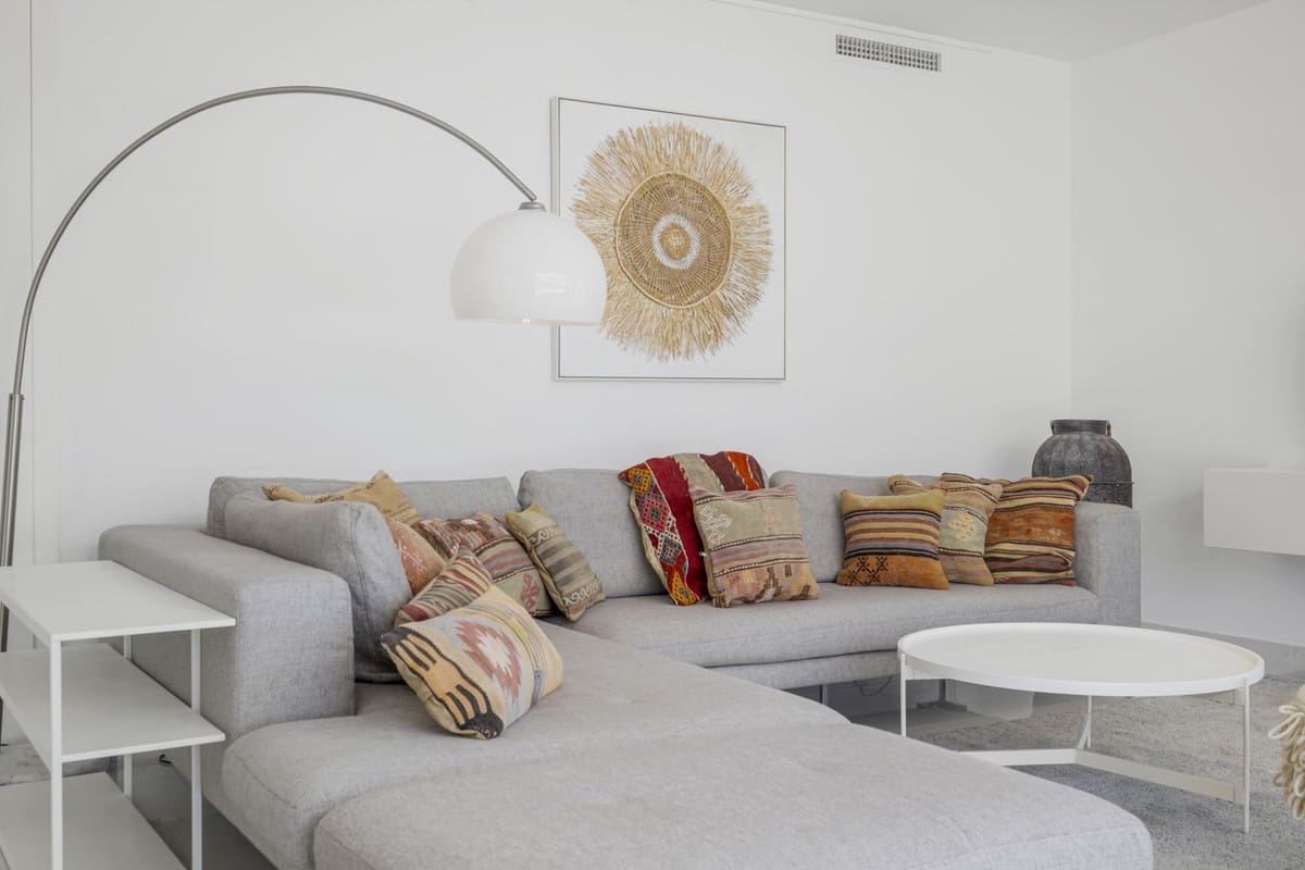 Piso de 3 habitaciones en Benahavís en venta con piscina garaje - 1.050.000 € (Ref: 9523072)