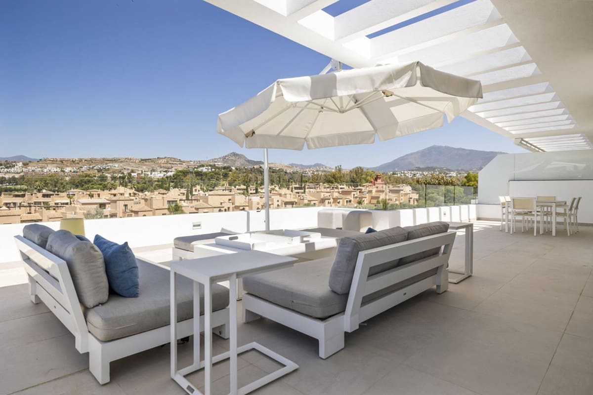 Piso de 3 habitaciones en Benahavís en venta con piscina garaje - 1.050.000 € (Ref: 9523072)