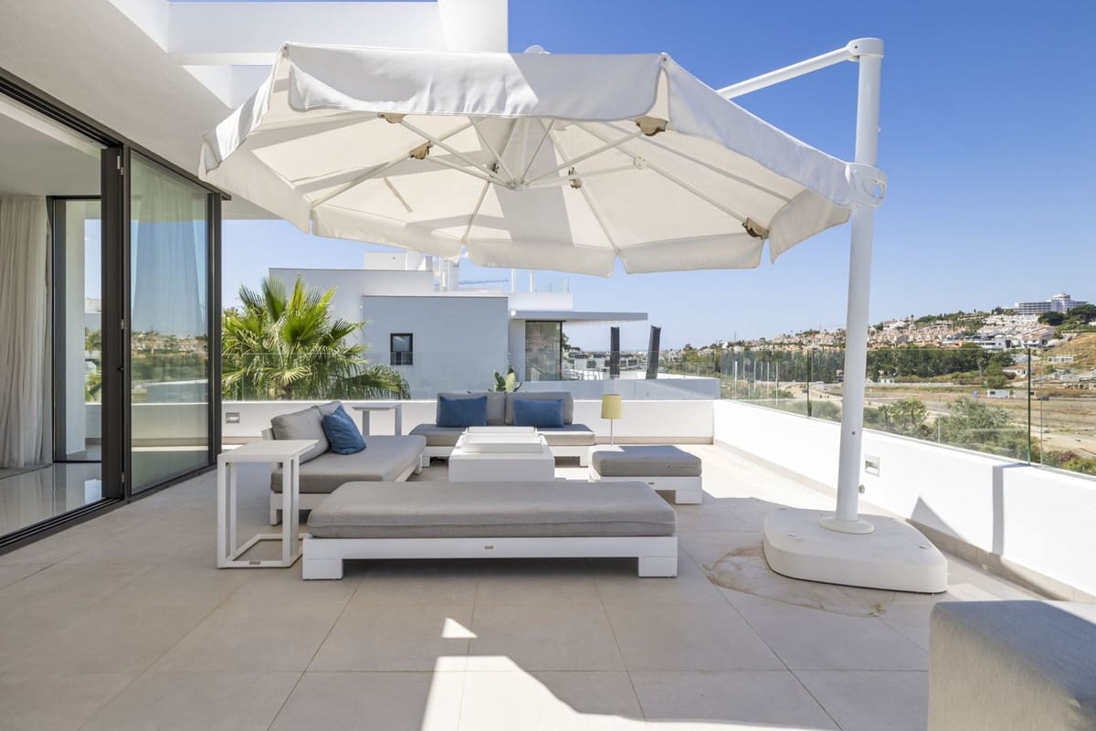 Piso de 3 habitaciones en Benahavís en venta con piscina garaje - 1.050.000 € (Ref: 9523072)