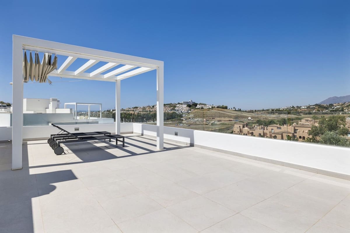 Piso de 3 habitaciones en Benahavís en venta con piscina garaje - 1.050.000 € (Ref: 9523072)