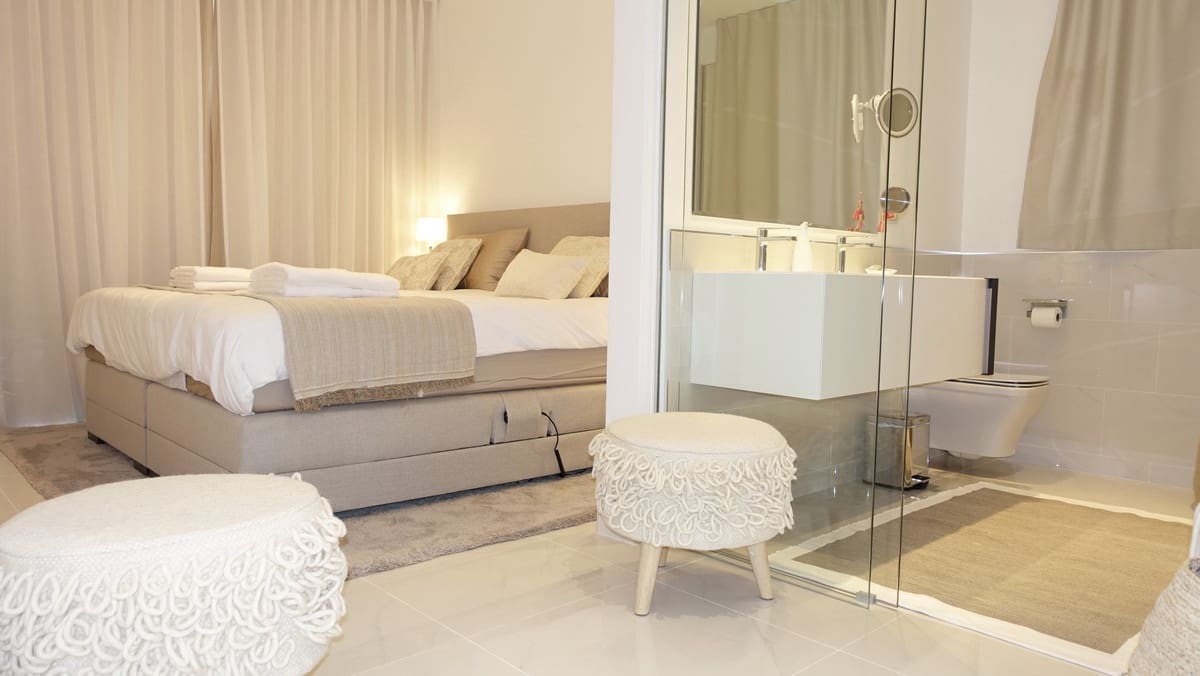 Piso de 3 habitaciones en Benahavís en venta con piscina garaje - 1.050.000 € (Ref: 9523072)