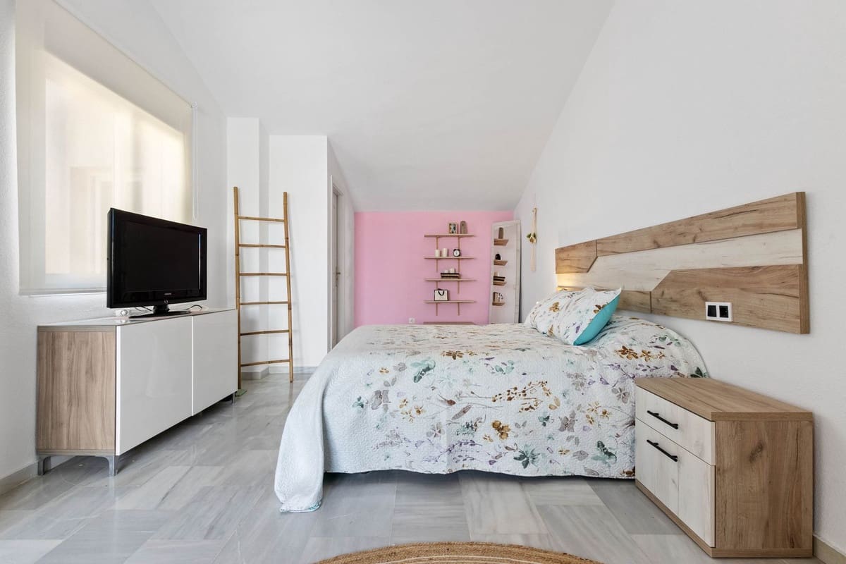 3 makuuhuone Asunto myytävänä paikassa Fuengirola mukana uima-altaan 
autotalli - 385 000 € (Ref: 9523073)