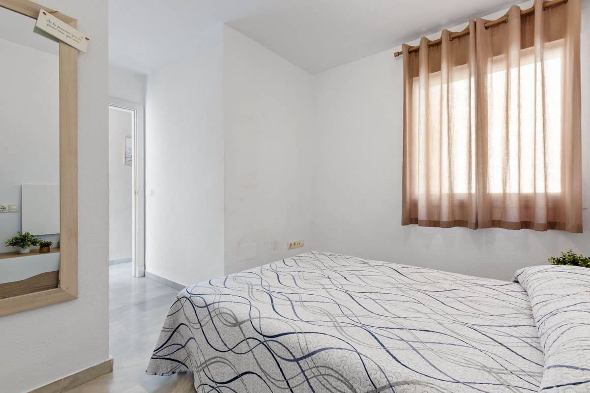 3 makuuhuone Asunto myytävänä paikassa Fuengirola mukana uima-altaan 
autotalli - 385 000 € (Ref: 9523073)