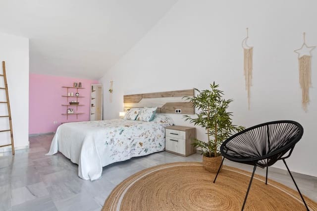 3 makuuhuone Asunto myytävänä paikassa Torreblanca, Fuengirola mukana uima-altaan 
autotalli - 385 000 € (Ref: 9523073)